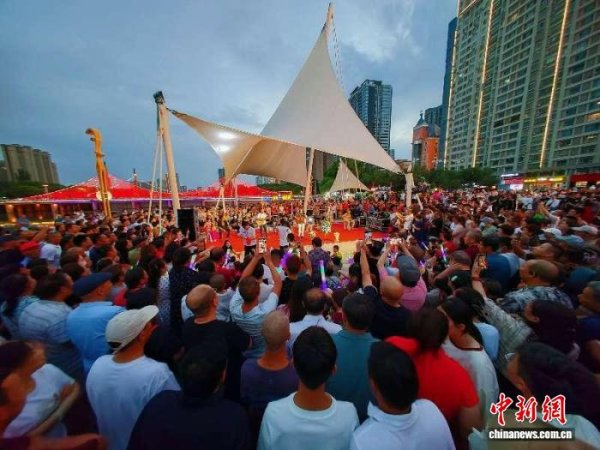 众盈易配 音乐人扎堆！2025年新疆演艺市场何以火热？